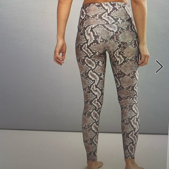 NWOT Onzie Snake Print Yoga Leggings - Picture 2 of 8